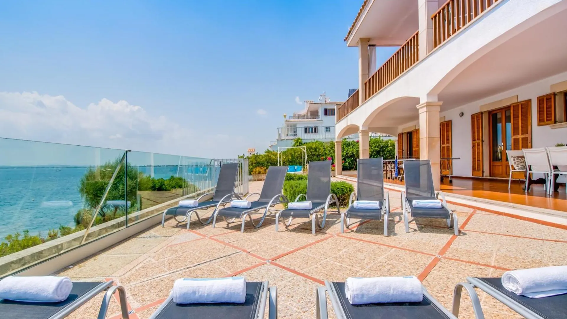 Semesterbostad Seafront Villa In Alcudia Spanien