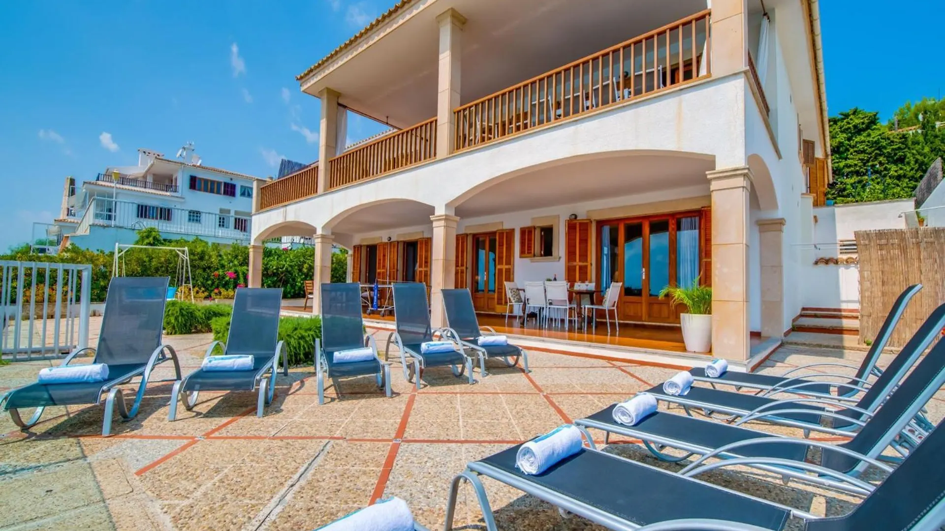 Seafront Villa In Alcudia Semesterbostad Alcudia (Mallorca)