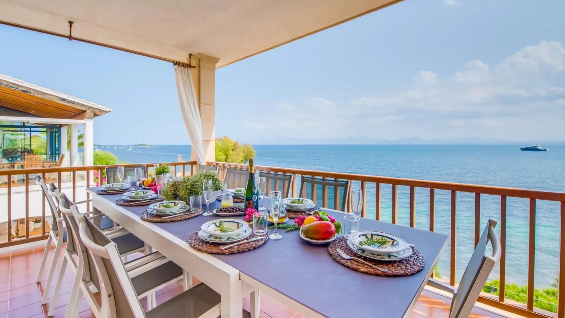 Semesterbostad Seafront Villa In Alcudia Spanien