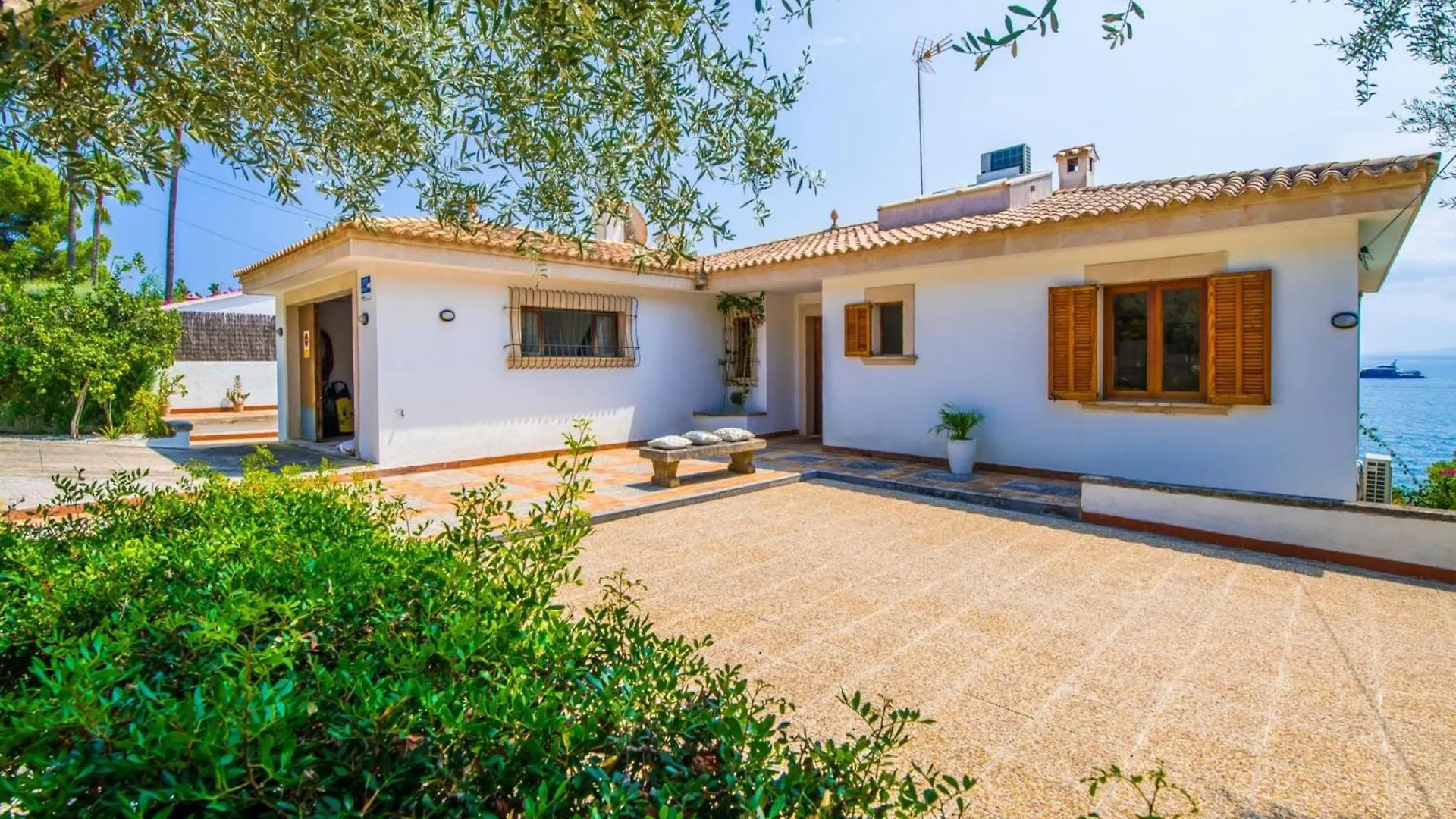 Semesterbostad Seafront Villa In Alcudia