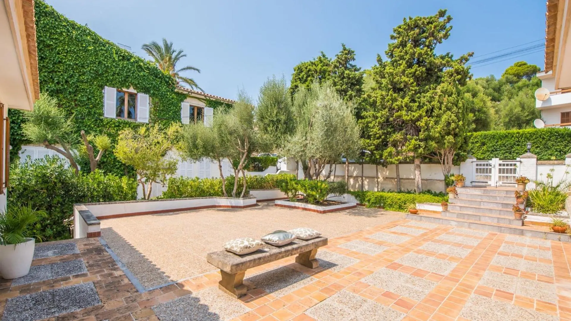 Ferienhaus Seafront Villa In Alcudia