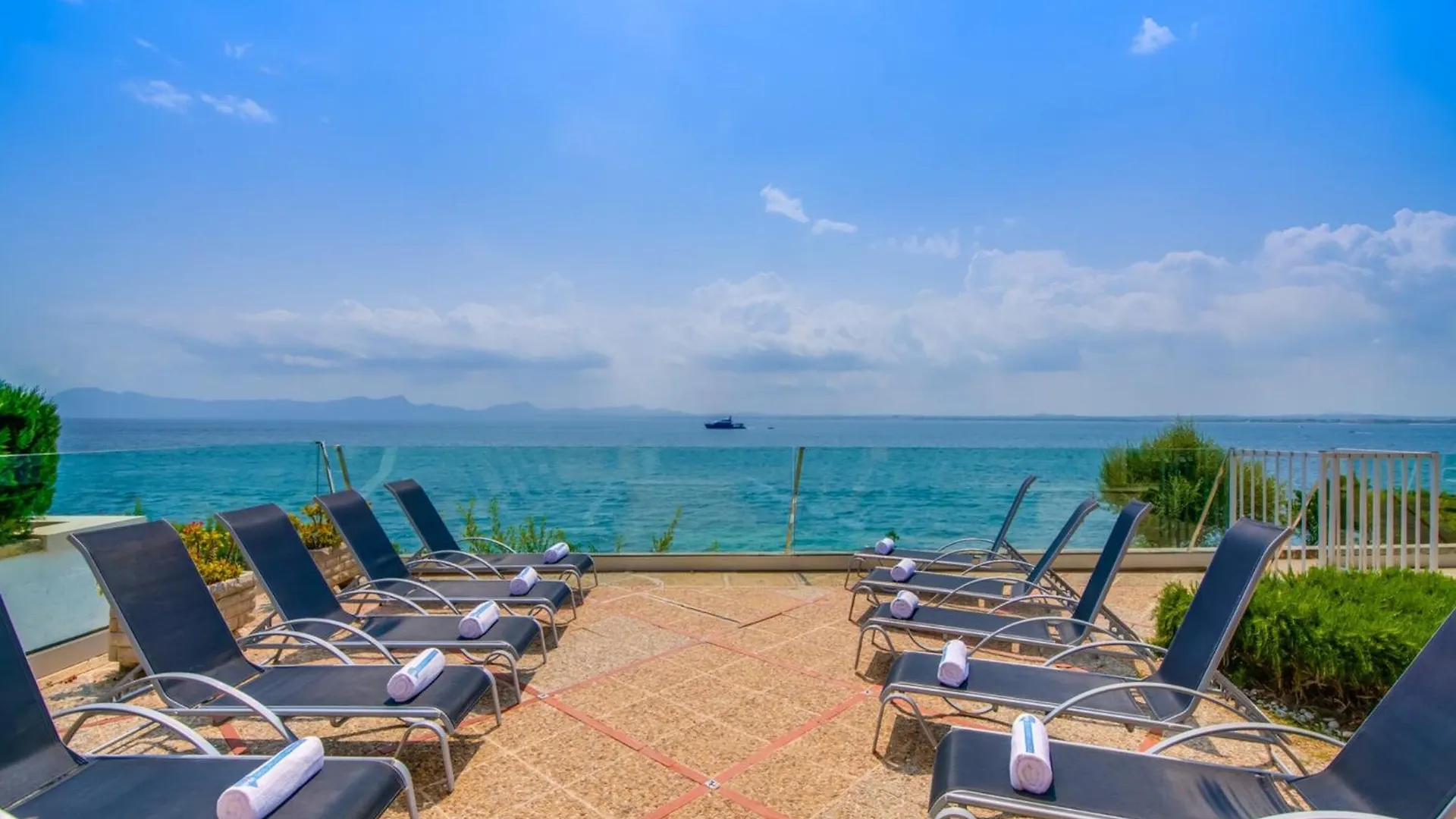Ferienhaus Seafront Villa In Alcudia
