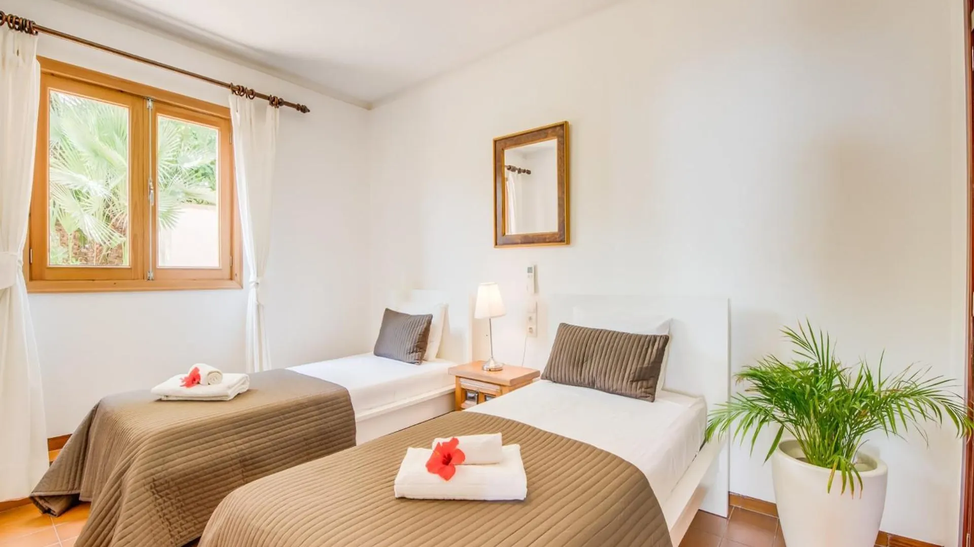 Seafront Villa In Alcudia Spanien