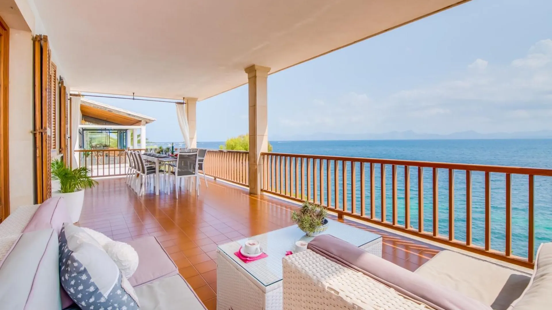 Seafront Villa In Alcudia Ferienhaus